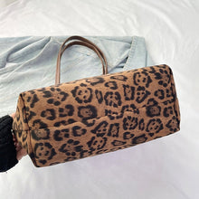 Load image into Gallery viewer, Leopard Print Tote Bag