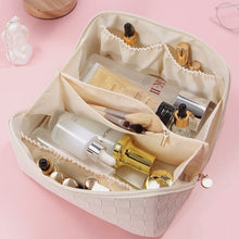 Load image into Gallery viewer, Vintage Pattern Handheld Makeup Bag