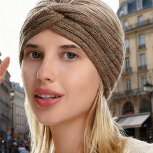 Load image into Gallery viewer, Hand-Knitted Warm Yarn Headband