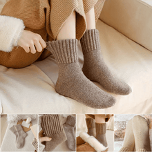 Load image into Gallery viewer, 5 Pairs of Thick and Comfortable Socks