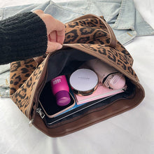 Load image into Gallery viewer, Leopard Print Tote Bag