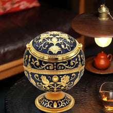 Load image into Gallery viewer, Vintage Portable Cigar Ashtray with Lid