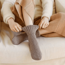 Load image into Gallery viewer, 5 Pairs of Thick and Comfortable Socks