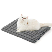 Load image into Gallery viewer, Sakerplus Self Warming Thermal Pet Bed Mat
