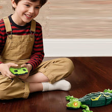 Load image into Gallery viewer, Electric Lizard Toy with LED Glowing Eyes